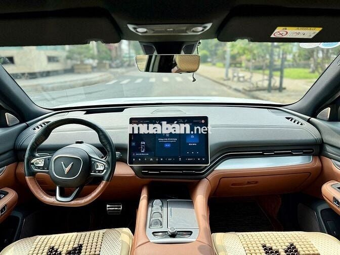 VF9 Plus 2023 - Màu trắng - 2v5km - Thuê pin (SDI)