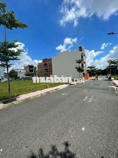 182m2 có 90m2 thổ cư 7,3 tỷ đường 16m KDC Saigon South sát MT LVL