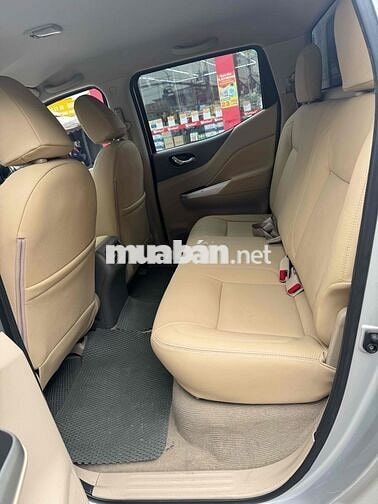 Nissan Navara Bạc 5 chỗ Số tự động