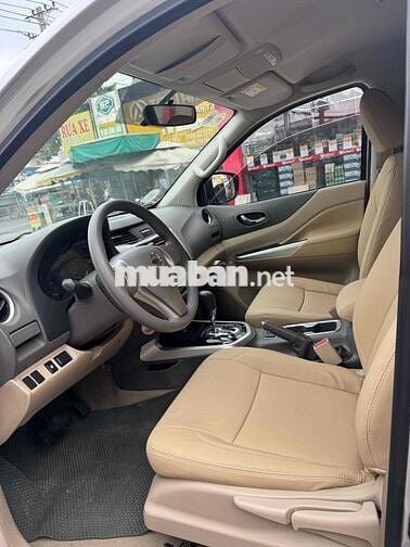 Nissan Navara Bạc 5 chỗ Số tự động