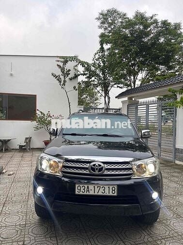 Toyota Fortuner 2010 2.5 G Máy dầu số sàn