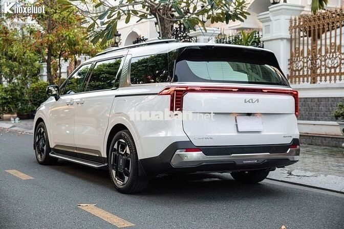 Kia Carnival model 2025 Signature 12000 km Trắng