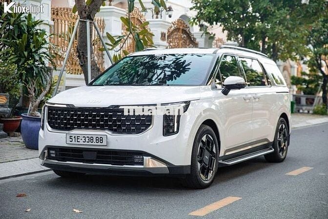 Kia Carnival model 2025 Signature 12000 km Trắng