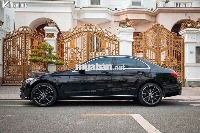Mercedes C200 Exclusive 2020 Đen 30000 km