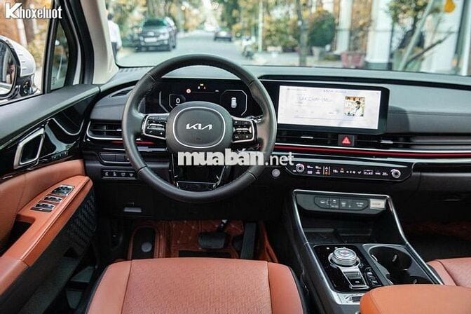 Kia Carnival model 2025 Signature 12000 km Trắng