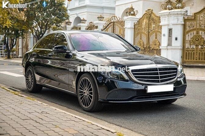 Mercedes C200 Exclusive 2020 Đen 30000 km