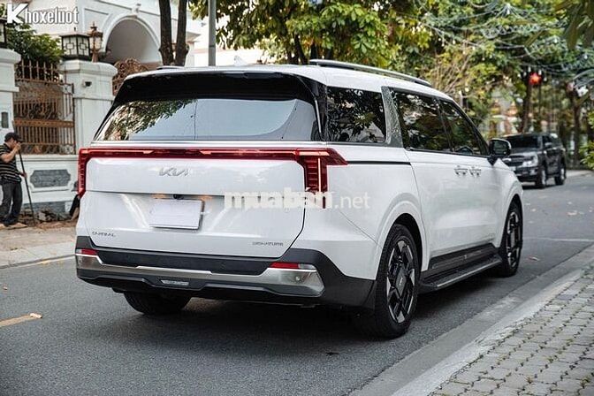 Kia Carnival model 2025 Signature 12000 km Trắng