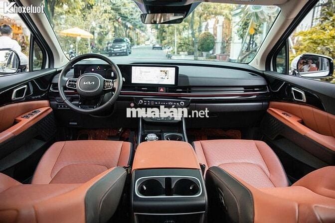 Kia Carnival model 2025 Signature 12000 km Trắng