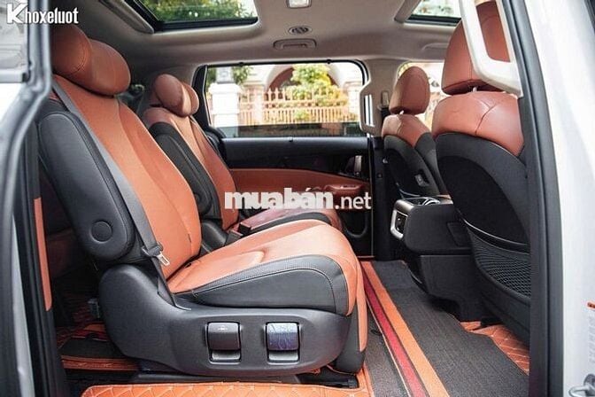 Kia Carnival model 2025 Signature 12000 km Trắng