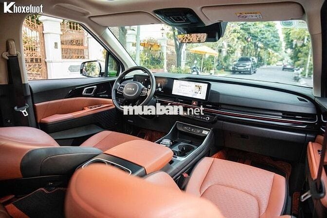 Kia Carnival model 2025 Signature 12000 km Trắng