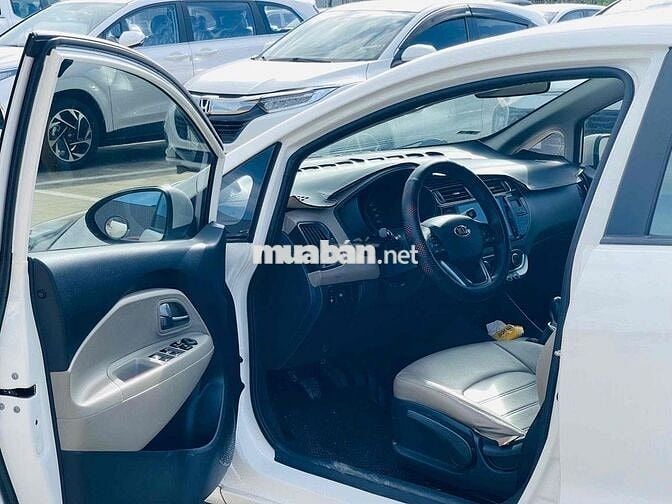 Kia Rio 2017 1.4 MT Sedan - 120000 km