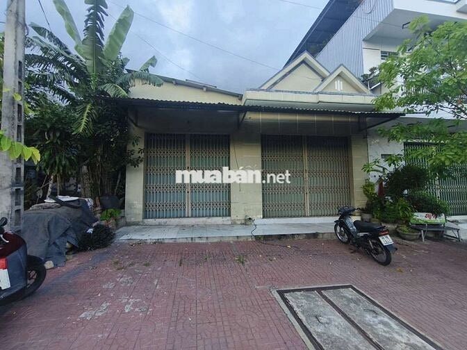 Nhà mặt tiền 147m2 , nằm trục đường chính , gần trung tâm hành chính