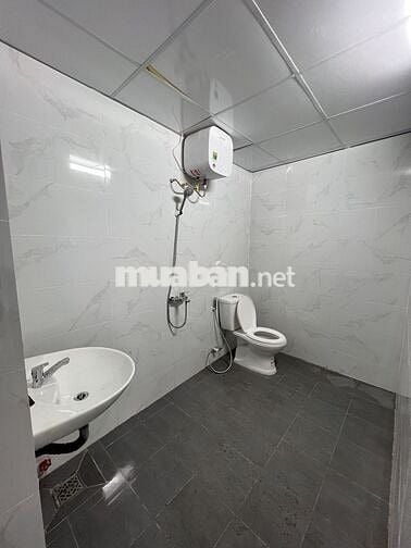 🏢 Cho thuê nhà mặt tiền thương mại, phù hợp làm: Showroom / Kho / Ở