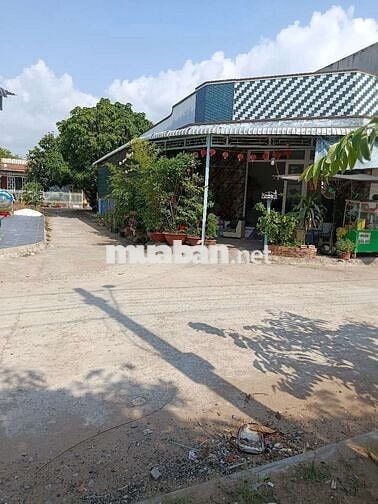 Nhà hai mặt tiền dt75m. 2 phòng ngủ. KDC Long Bình Long kiến An Giang