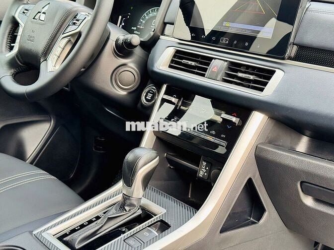 Mitsubishi Xpander Cross 2023, màu khỏe, xe chất