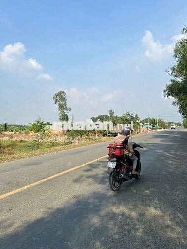 Cần bán Lô Đất Mặt Tiền Đường 818