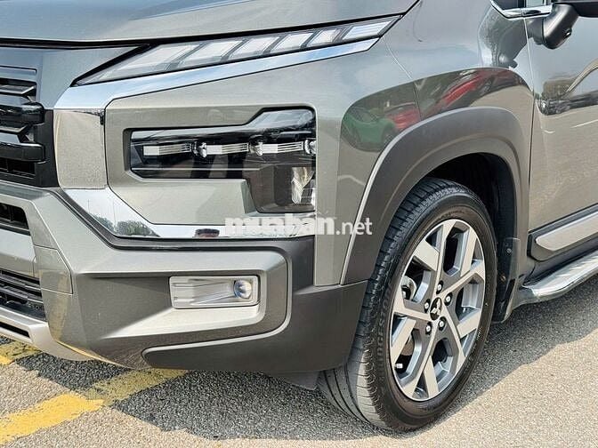 Mitsubishi Xpander Cross 2023, màu khỏe, xe chất