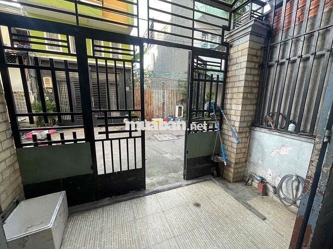 Bán nhà 2 tầng, 48m2, 4 x 12, hxh thông ngay đường Mã Lò. Giá 4.8 tỷ.