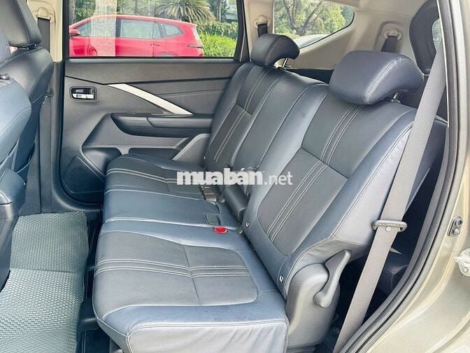 Mitsubishi Xpander Cross 2023, màu khỏe, xe chất