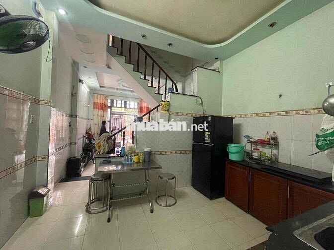 Bán nhà 2 tầng, 48m2, 4 x 12, hxh thông ngay đường Mã Lò. Giá 4.8 tỷ.