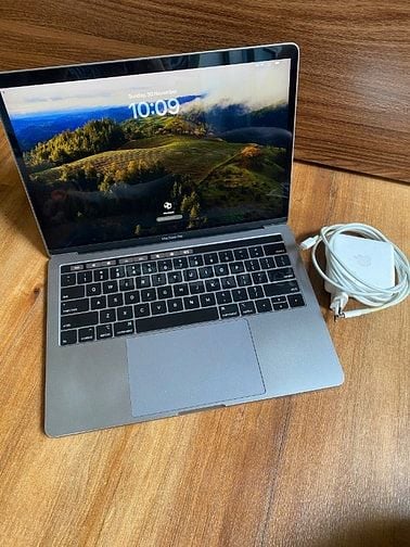 MACBOOK PRO 2019 13" 16GB 256GB MÁY MỚI KO TRẦY XƯỚC