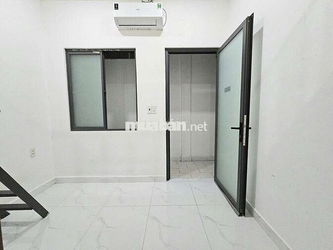 CHO THUÊ DUPLEX Ở NGAY CẦU SẮT NGUYỄN THÁI SƠN ,GV