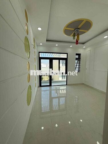 nhà 4x15m 4 tầng, hẻm xe hơi gần chợ Bến Thành , gần trường Kim Đồng