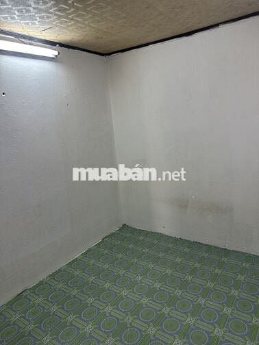 phòng đúc mới lầu hai có cửa sổ