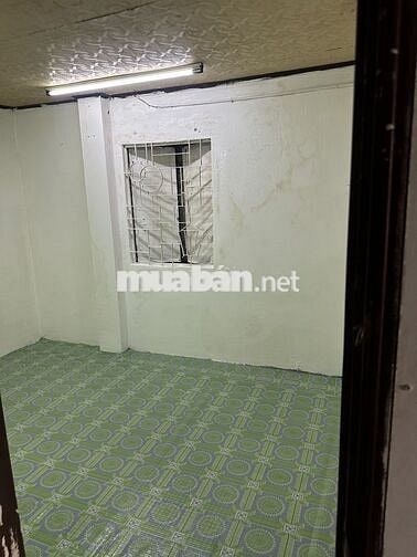 phòng đúc mới lầu hai có cửa sổ