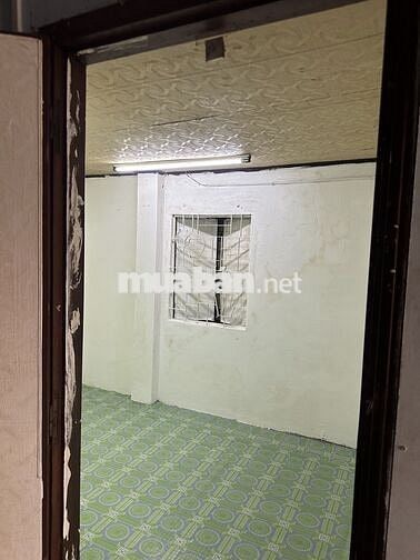 phòng đúc mới lầu hai có cửa sổ