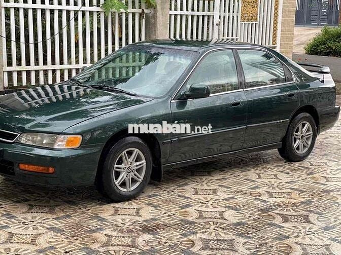 Honda Accord 1995 2.0 MT - 200000 km