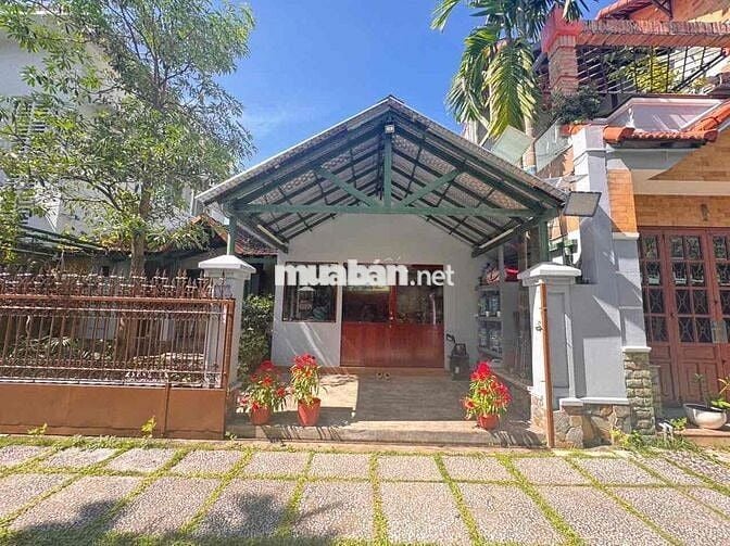 Ngang 12m - Biệt Thự Sân Vườn Số 159 Nguyễn Văn Thủ, Quận 1