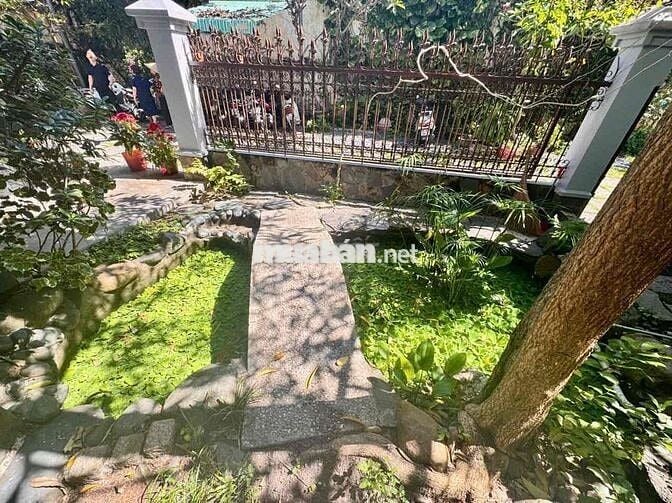 Ngang 12m - Biệt Thự Sân Vườn Số 159 Nguyễn Văn Thủ, Quận 1