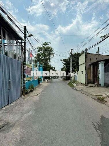 NGỘP 3 LÔ 100m2 kế đường Quốc Lộ 13 gần cổng Chào Bàu Bàng