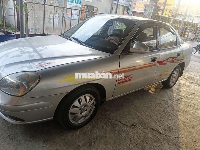 Daewoo Nubira II Bạc 5 chỗ