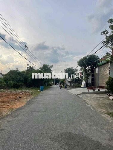 NGỘP 3 LÔ 100m2 kế đường Quốc Lộ 13 gần cổng Chào Bàu Bàng