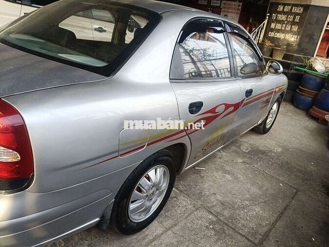Daewoo Nubira II Bạc 5 chỗ
