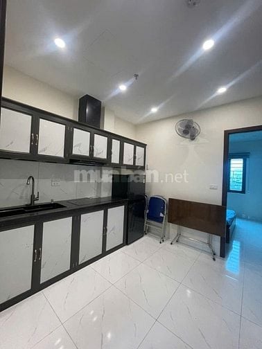 Cho thuê căn hộ mới xây phố Bùi Xương Trạch, 1 và 2 phòng ngủ, đủ NT