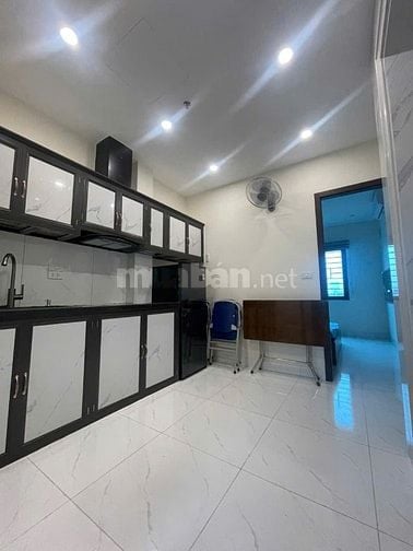 Cho thuê căn hộ mới xây phố Bùi Xương Trạch, 1 và 2 phòng ngủ, đủ NT