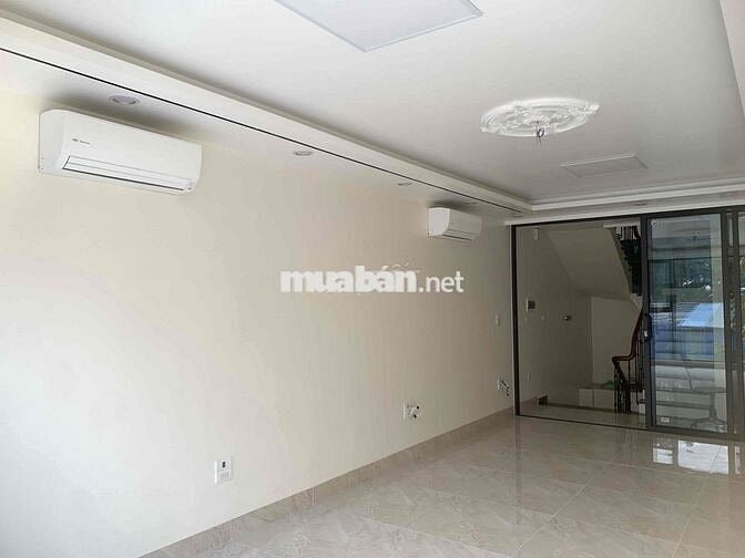 Nhà mặt phố 50m2 x 5 tầng phố Lê Đại - Ngọc Thuỵ