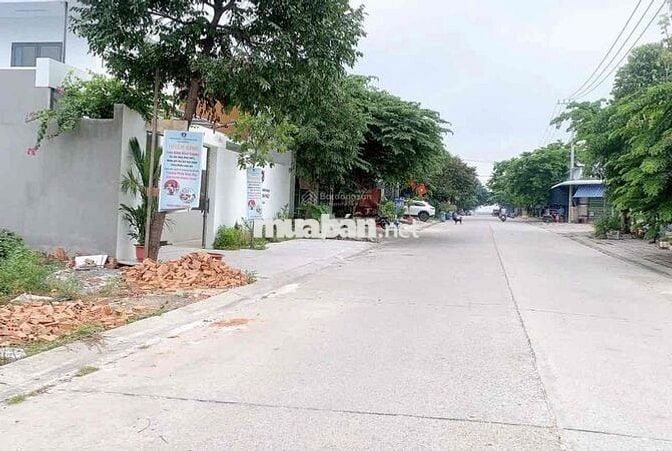 Bán Lỗ Lô Đất DT 300m2 730Tr gần Trường ĐH Việt Đức - Bến Cát Sổ Sẵn