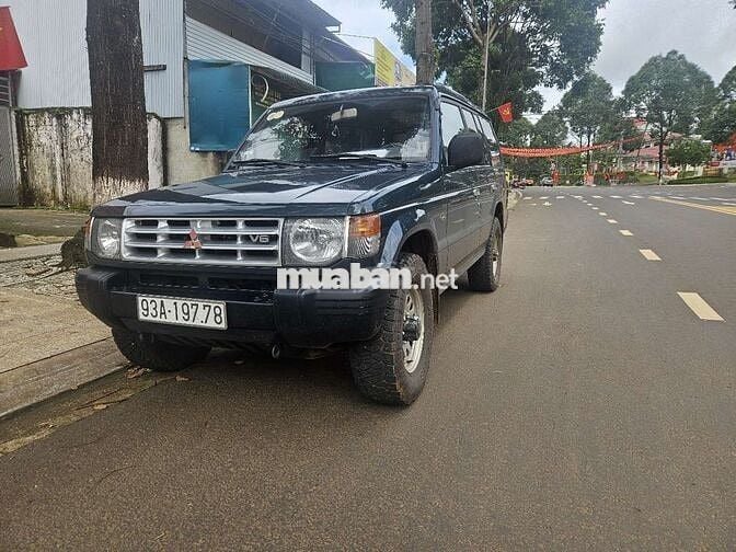 xe 2 cầu, 6 máy. Mitshubisi Pajero