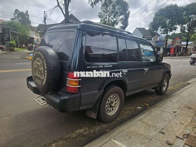 xe 2 cầu, 6 máy. Mitshubisi Pajero