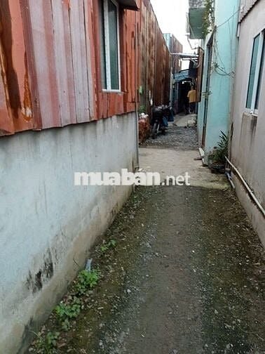 Cần tiền bán gấp nhà giá rẻ 5x10, có điện nước riêng, mua vào ở ngay.