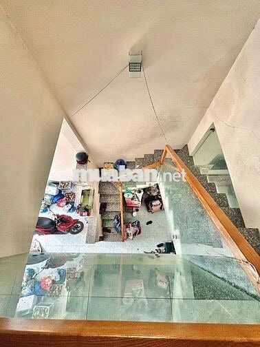 BÁN NHÀ GIÁP BÌNH TÂN GIÁP TÂN PHÚ , HẺM 6M , 2 TẦNG