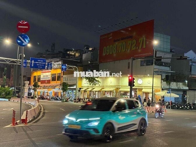 Phòng 3 Sao Sát Sân Pickleball - Siêu Thị mở 24/24h