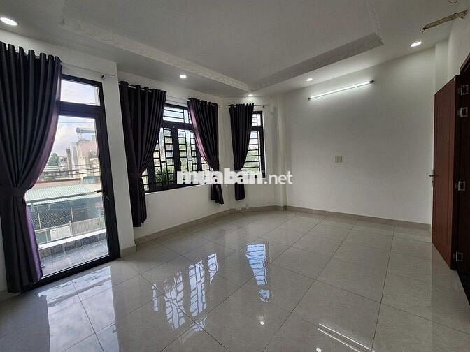 BÁN NHÀ 4 TẦNG GÓC 2 MẶT TIỀN, VỊ TRÍ GẦN CHỢ THỦ ĐỨC, 90M2 GIÁ 13.5TỶ