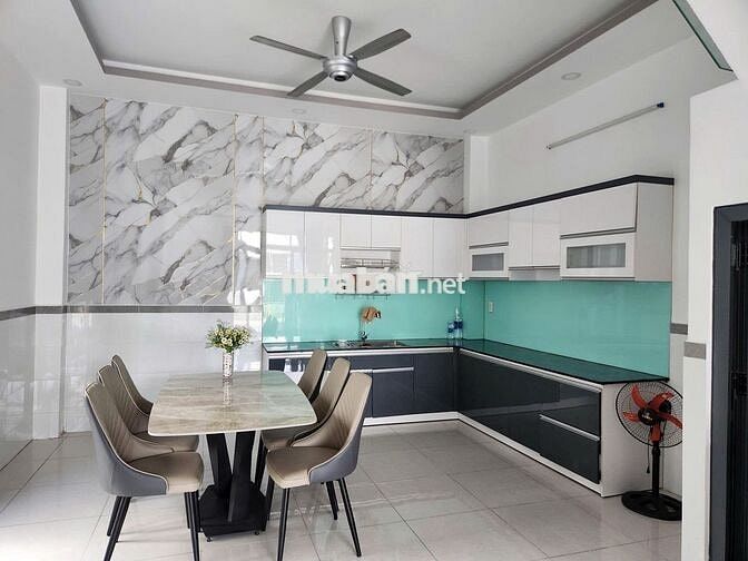 BÁN NHÀ 4 TẦNG GÓC 2 MẶT TIỀN, VỊ TRÍ GẦN CHỢ THỦ ĐỨC, 90M2 GIÁ 13.5TỶ