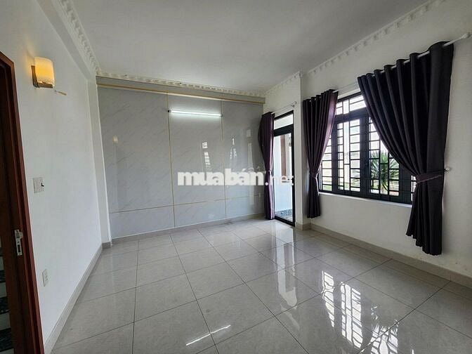 BÁN NHÀ 4 TẦNG GÓC 2 MẶT TIỀN, VỊ TRÍ GẦN CHỢ THỦ ĐỨC, 90M2 GIÁ 13.5TỶ