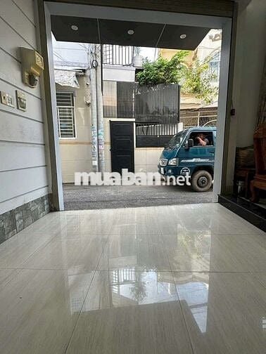 NHÀ TRỆT LẦU RỘNG - HẺM 52 HÙNG VƯƠNG